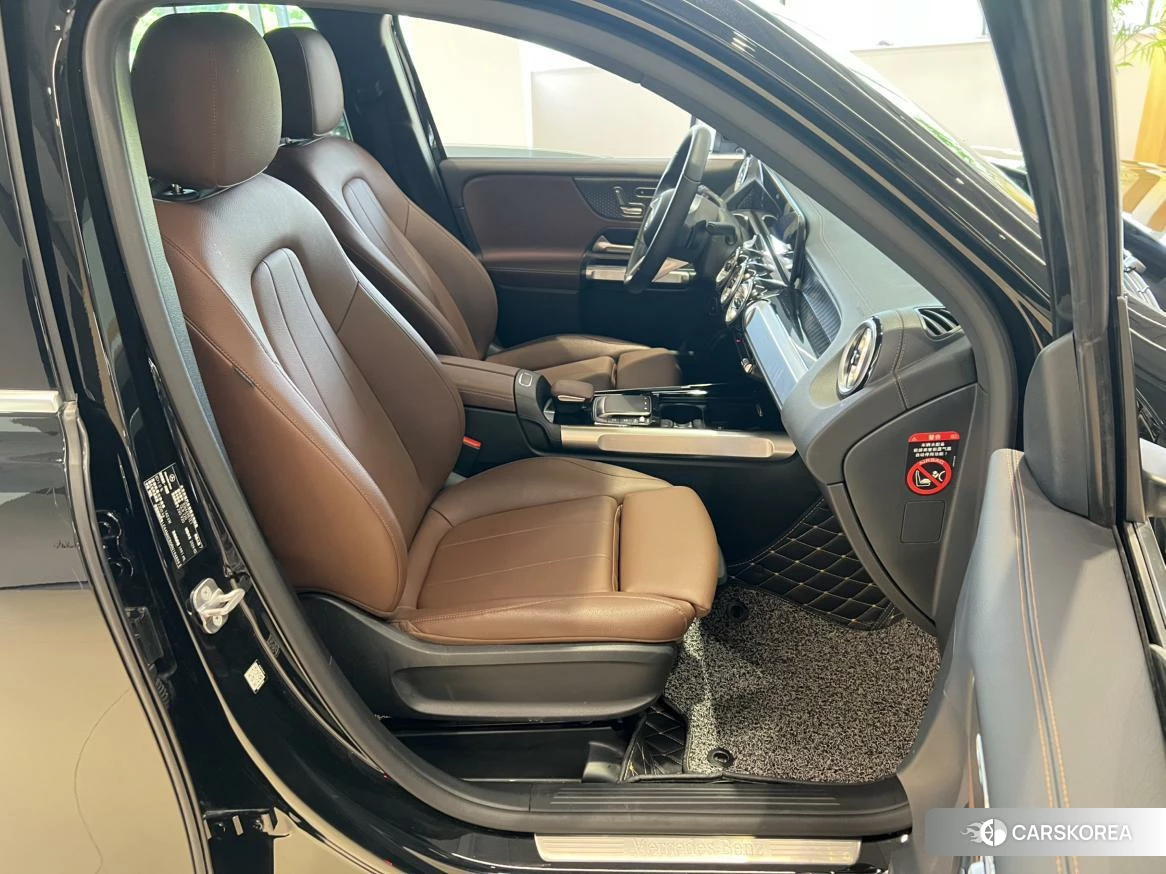 Mercedes-Benz GLB 2023 Черный из Китая, фото 2