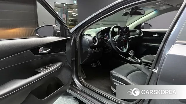 Kia The New K3 2nd generation 2023 Серый из Кореи, фото 2