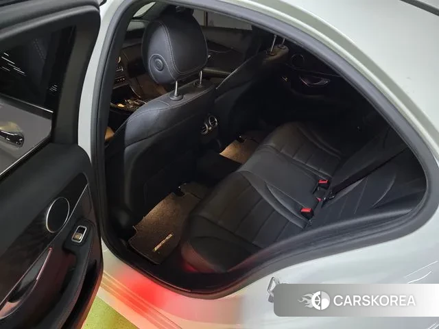 Mercedes-Benz C-Class W205 2019 Белый из Кореи, фото 2