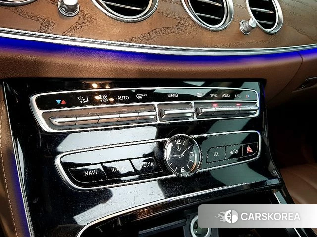 Mercedes-Benz E-Class W213 2018 Черный из Кореи, фото 2