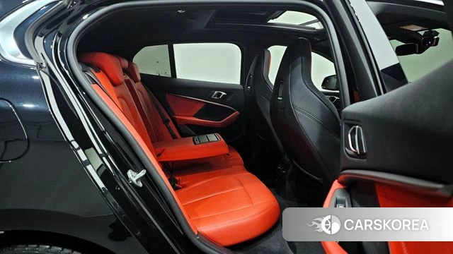 BMW 1 Series (F40) 2022 Черный из Кореи, фото 2