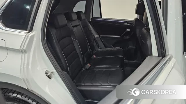 Volkswagen Tiguan second Generation 2024 Белый из Кореи, фото 2