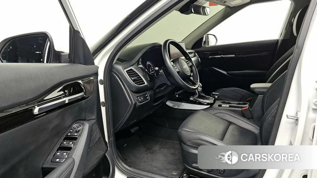 Kia Seltos 2022 Белый из Кореи, фото 2