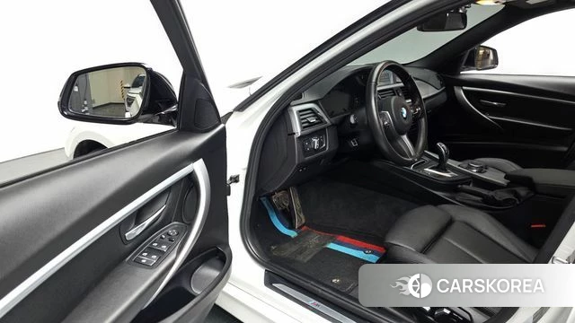 BMW 3 Series (F30) 2018 Белый из Кореи, фото 2