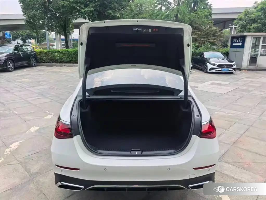 Mercedes-Benz E-Class 2024 Белый из Китая, фото 2