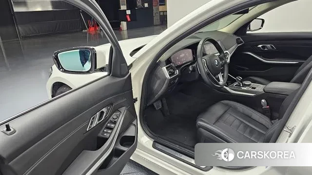 BMW 3 Series (G20) 2021 Белый из Кореи, фото 2