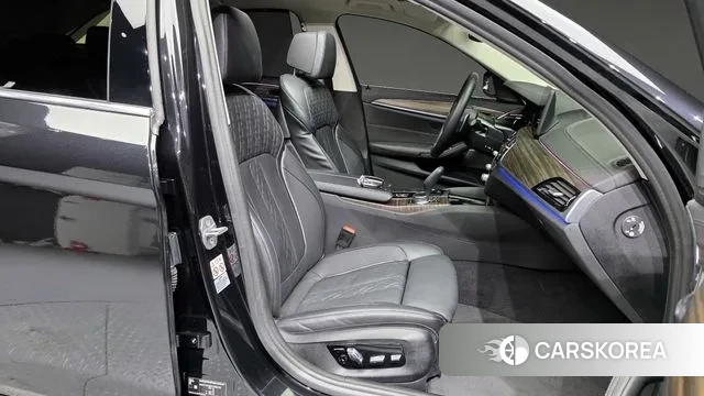 BMW 5 Series (G30) 2022 Черный из Кореи, фото 2