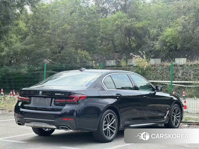 BMW 5 series 2023 Черный из Китая, фото 2