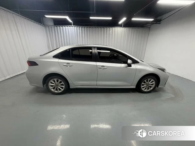 Toyota Corolla 2022 Серебристо-серый из Китая, фото 2