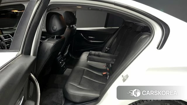 BMW 3 Series (F30) 2018 Белый из Кореи, фото 2