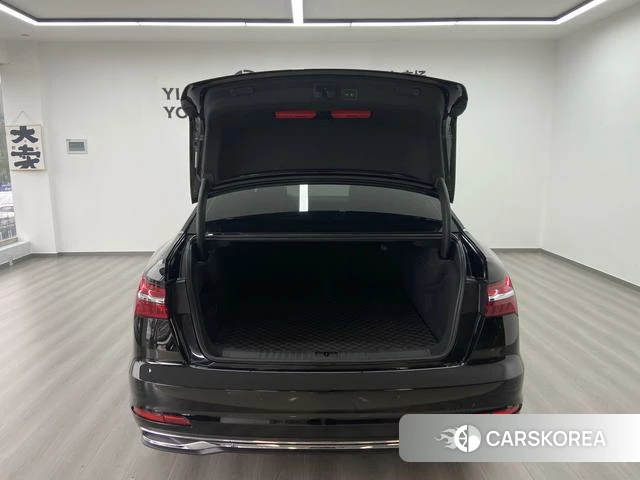 Audi A6L 2022 Черный из Китая, фото 2