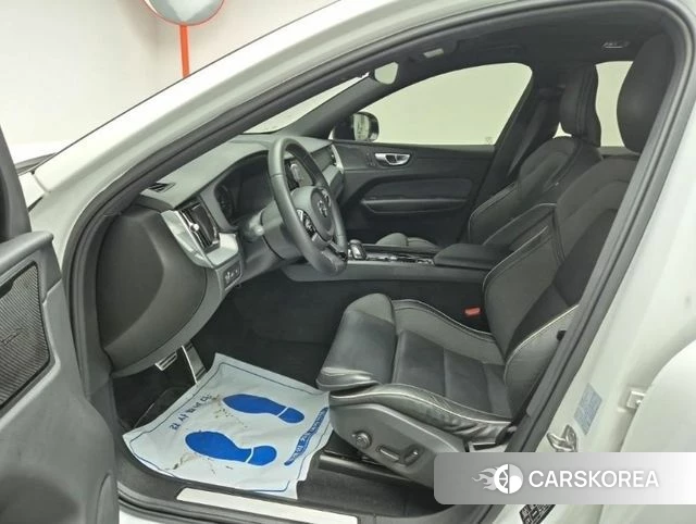 Volvo XC60 second Generation 2021 Белый из Кореи, фото 2