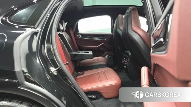 Porsche Cayenne (PO536) 2025 Черный из Кореи, фото 2