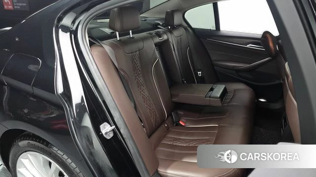 BMW 5 Series (G30) 2018 Черный из Кореи, фото 2