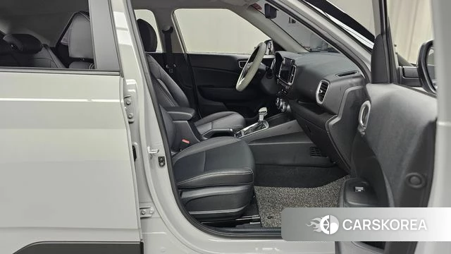 Hyundai Venue 2022 Серебристо-серый из Кореи, фото 2