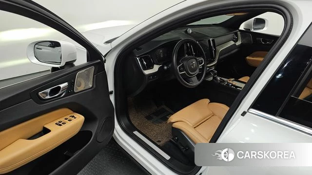 Volvo XC60 second Generation 2020 Белый из Кореи, фото 2