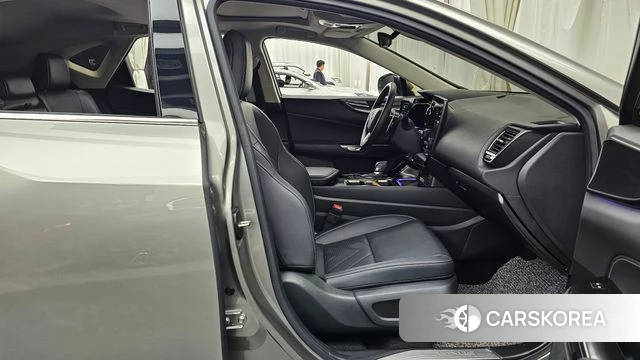 Lexus NX450h + 2nd generation 2024 Серебряный из Кореи, фото 2