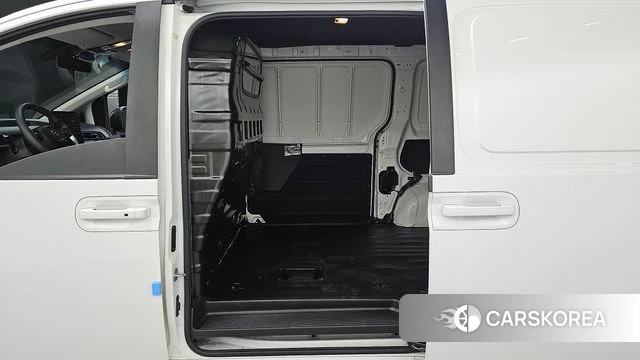 Hyundai Staria 2023 Белый из Кореи, фото 2