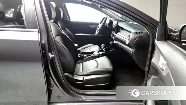 Kia The New K3 2nd generation 2022 Серый из Кореи, фото 2