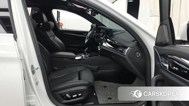 BMW 5 Series (G30) 2020 Белый из Кореи, фото 2