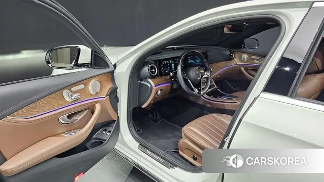 Mercedes-Benz E-Class W213 2023 Белый из Кореи, фото 2