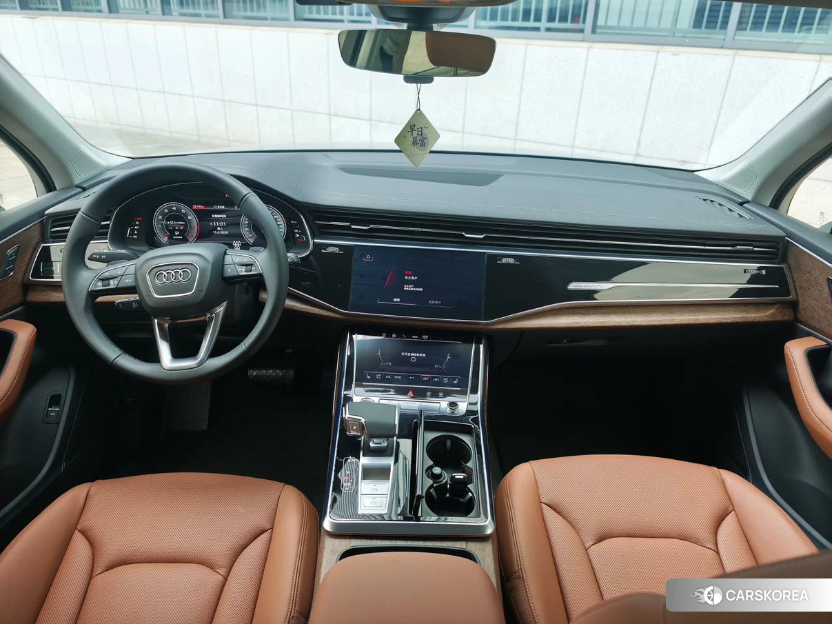 Audi Q7 2022 Черный из Китая, фото 2