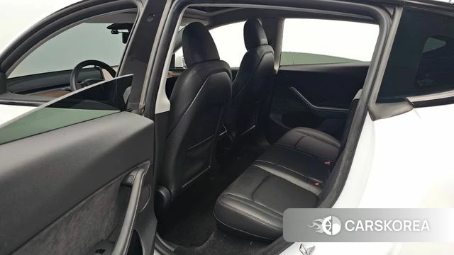 Tesla Model Y 2023 Белый из Кореи, фото 2