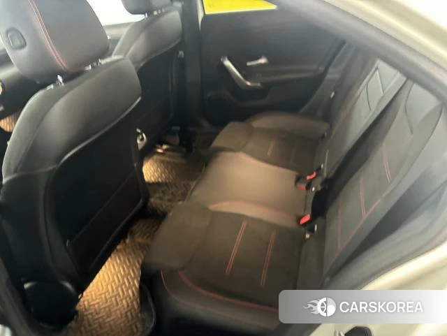 Mercedes-Benz Class A 2023 Белый из Китая, фото 2