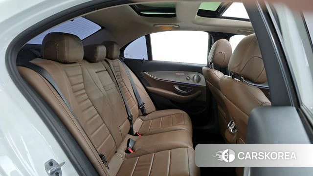 Mercedes-Benz E-Class W213 2018 Белый из Кореи, фото 2