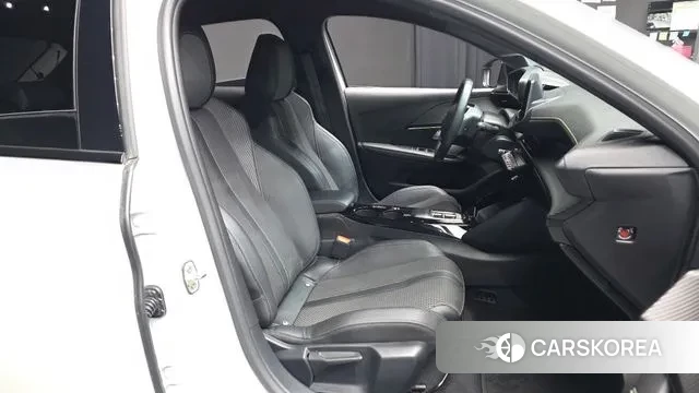 Peugeot e-208 second Generation 2022 Белый из Кореи, фото 2