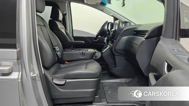 Hyundai Staria 2023 Серебряный из Кореи, фото 2