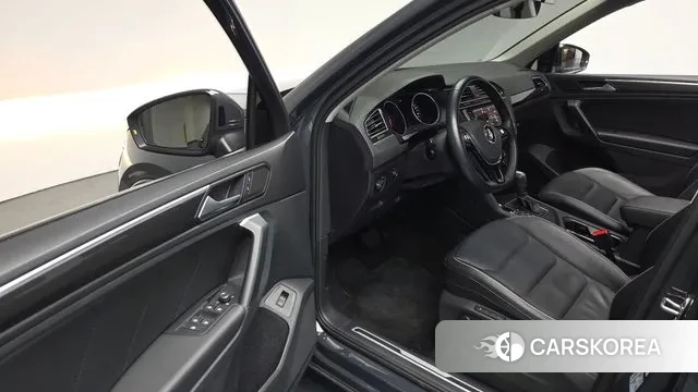 Volkswagen Tiguan second Generation 2020 Серый из Кореи, фото 2