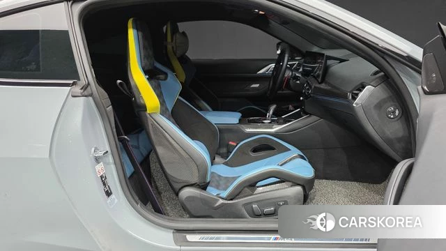 BMW M4 (G82) 2024 Светло-серебряный цвет из Кореи, фото 2