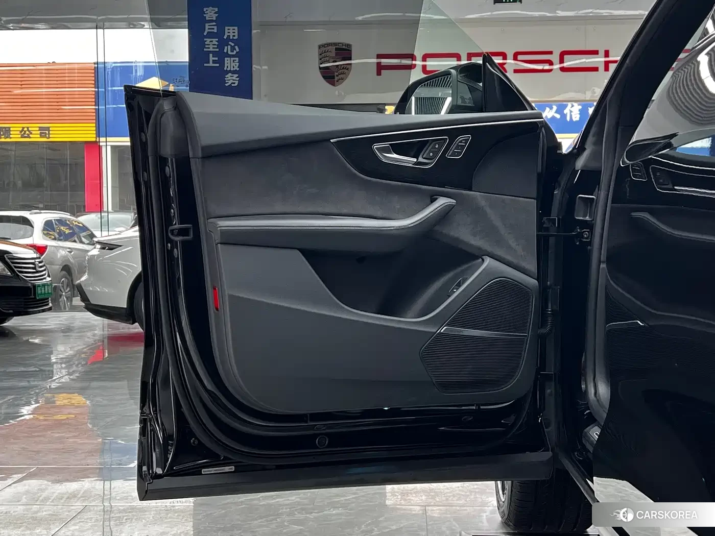 Audi Q8 2020 Черный из Китая, фото 2