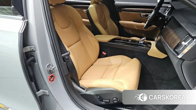 Volvo S90 2024 Серебристо-серый из Кореи, фото 2