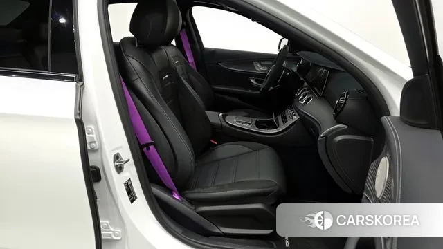 Mercedes-Benz E-Class W213 2022 Белый из Кореи, фото 2