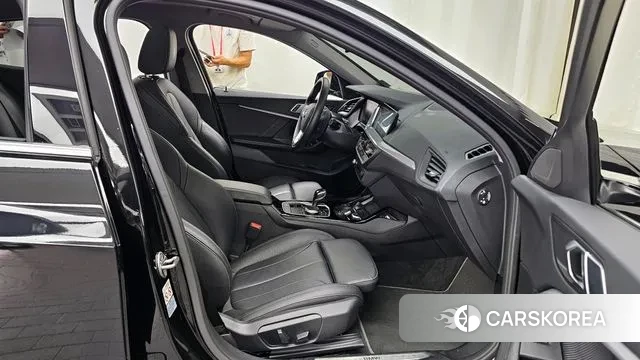 BMW 1 Series (F40) 2021 Черный из Кореи, фото 2