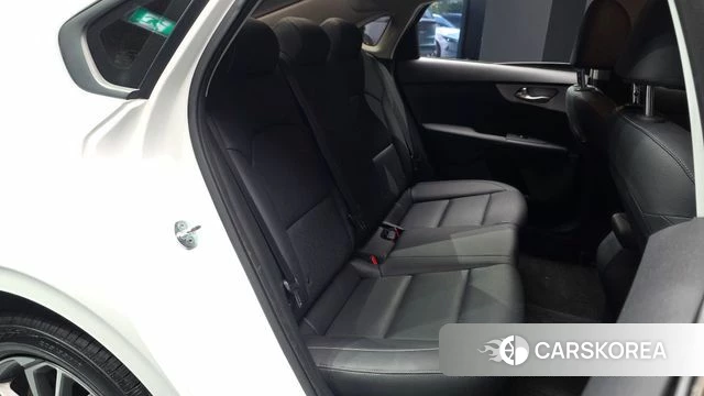 Kia The New K3 2nd generation 2022 Белый из Кореи, фото 2