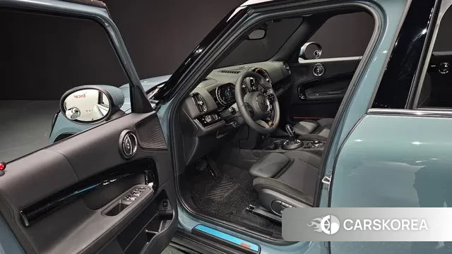 Mini Cooper S Countryman 2024 Светло-серебряный цвет из Кореи, фото 2
