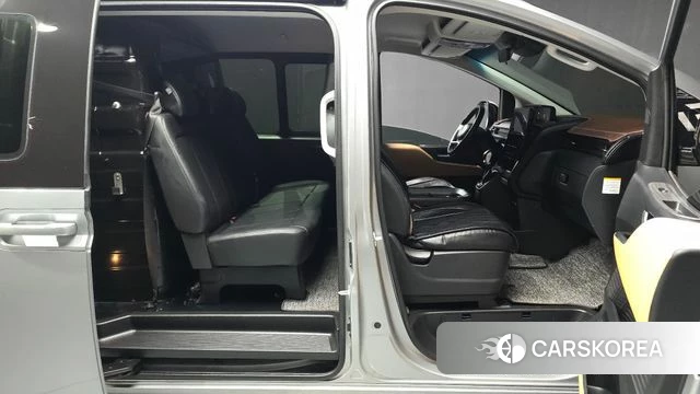 Hyundai Staria 2024 Серебристо-серый из Кореи, фото 2