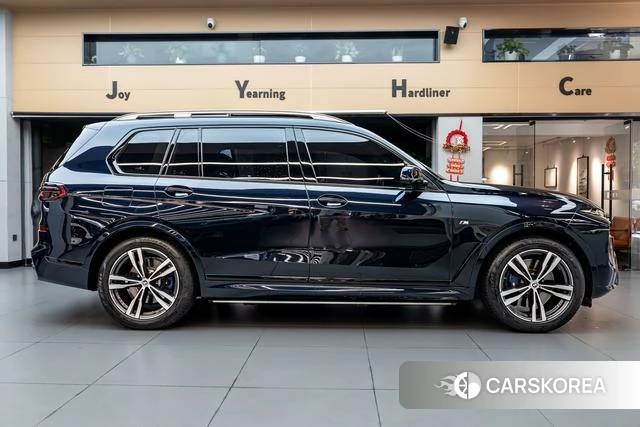 BMW X7 2024 Черный из Китая, фото 2