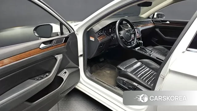 Volkswagen Passat GT (B8) 2018 Белый из Кореи, фото 2