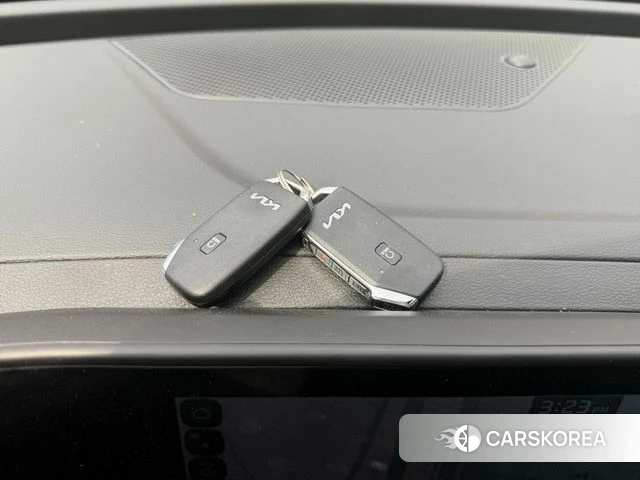 Kia Sportage 5th Generation Hybrid 2023 Серый из Кореи, фото 2
