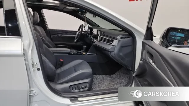 Toyota Camry (XV80) 2025 Белый из Кореи, фото 2