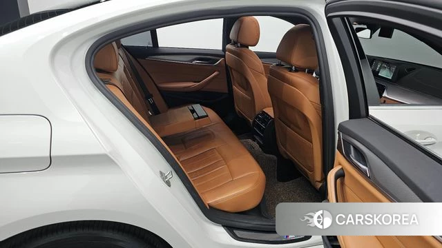 BMW 5 Series (G30) 2018 Белый из Кореи, фото 2