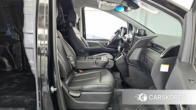 Hyundai Staria 2024 Черный из Кореи, фото 2
