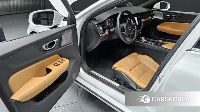Volvo S60 3rd generation 2021 Белый из Кореи, фото 2