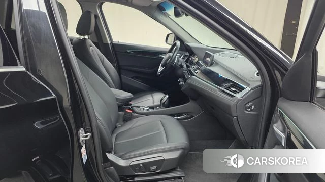 BMW X1 (F48) 2022 Черный из Кореи, фото 2