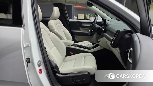 Volvo XC40 2025 Белый из Кореи, фото 2