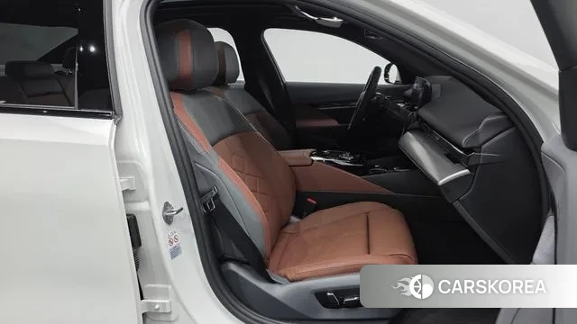 BMW 5 Series (G60) 2024 Белый из Кореи, фото 2